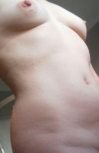 Mayday sent me these pics from her bath tonight - made me fucking hard