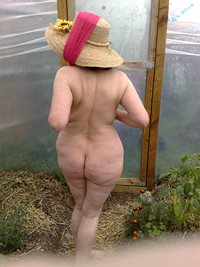 I love naked gardening - I spend hours in here messing with my herbacious b...