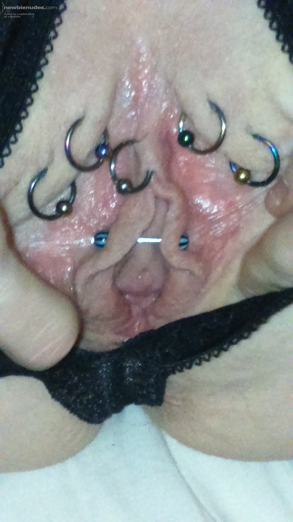 Like how my wet pierced pussy gapes?
