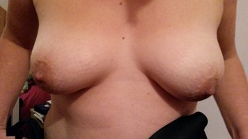 A quick flash of my tits.what do u think?mrs g xxx