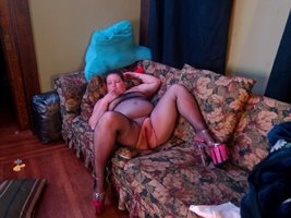 Wife spreads her legs to expose her pussy and tits to the NN community and ...