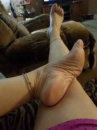 My wifes sexy toes, I love suck on them