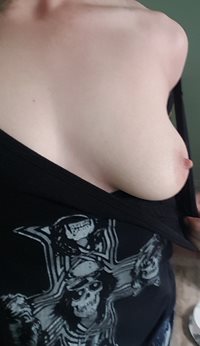 All i want rn is for someone to suck on my hard nipples