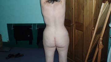 Bum but no hands this time, anyone want to do anything to it? Love to hear ...