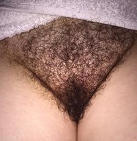 My FWB that loves her full bush...as do I.  No bald pussies for me.
