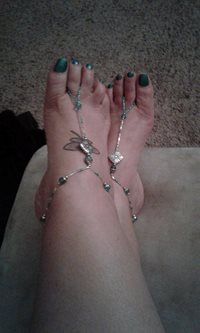 Toes matching the jewelry