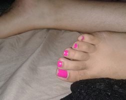 u like 2 comment or exchange pics of feet