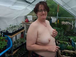 I love naked gardening