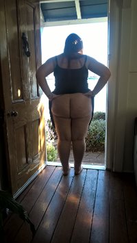 Went to a B& B in NSW SHE WAS STANDING at the front door looking at the lak...