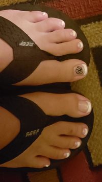 Got my toes done for my hubby so tonight I can whirl he is fucking me he ca...