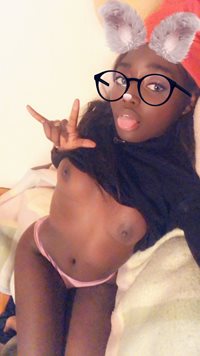 I’m a geeky horny teen that needs to be fucked ??