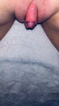 Would love an older man to take my little cunt into his mouth and suck hard...