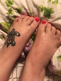 Love cum all over my feet!!!!