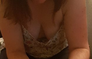 Little tease....cheeky cleavage pic