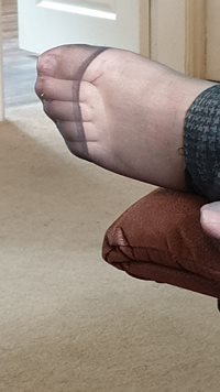 Anyone available to cum on my feet and post results maybe send a copy to sl...