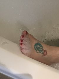 Bubbly red toes, do you like?