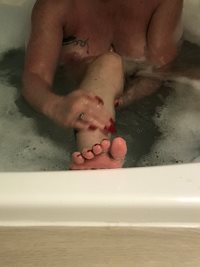 Legs and toes in the tub
