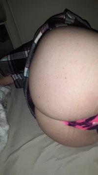 Does my bubble butt make you hard? Wanna soak my thongs with your hot nutt?