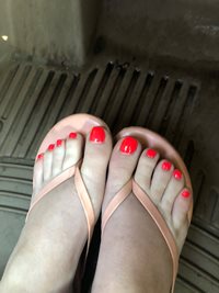 My feet pics keep getting removed. Do I have sexy feet worth worshipping?