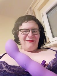 Fat slut in her lingerie is preparing for fun