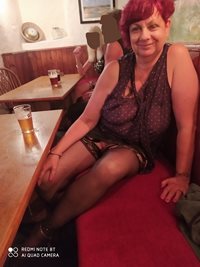 Pussy flash in the pub (censored for repost)