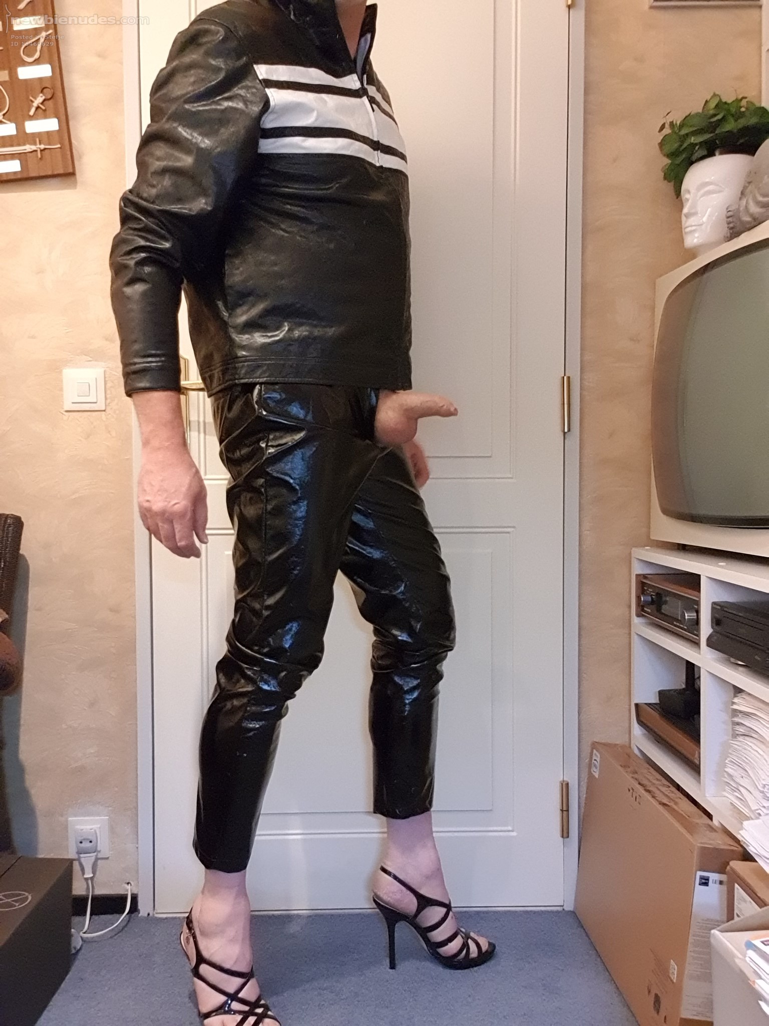 also this outfit makes me sooo horny !