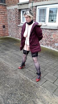 Reddy for my 2e bdsm session whit master m, whaiting outside