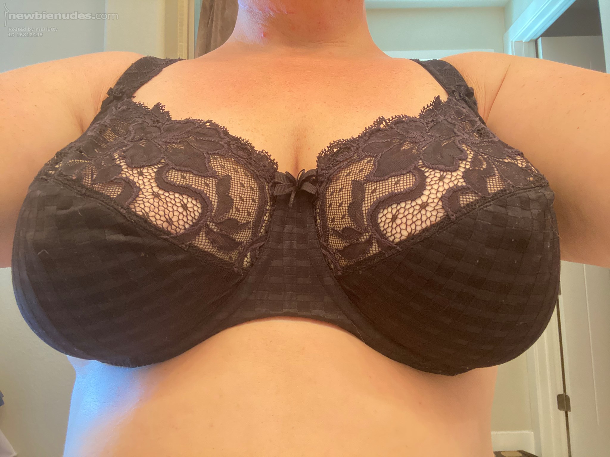 Just outta the shower...wanna take off my bra and make me your dirty girl?!?! 