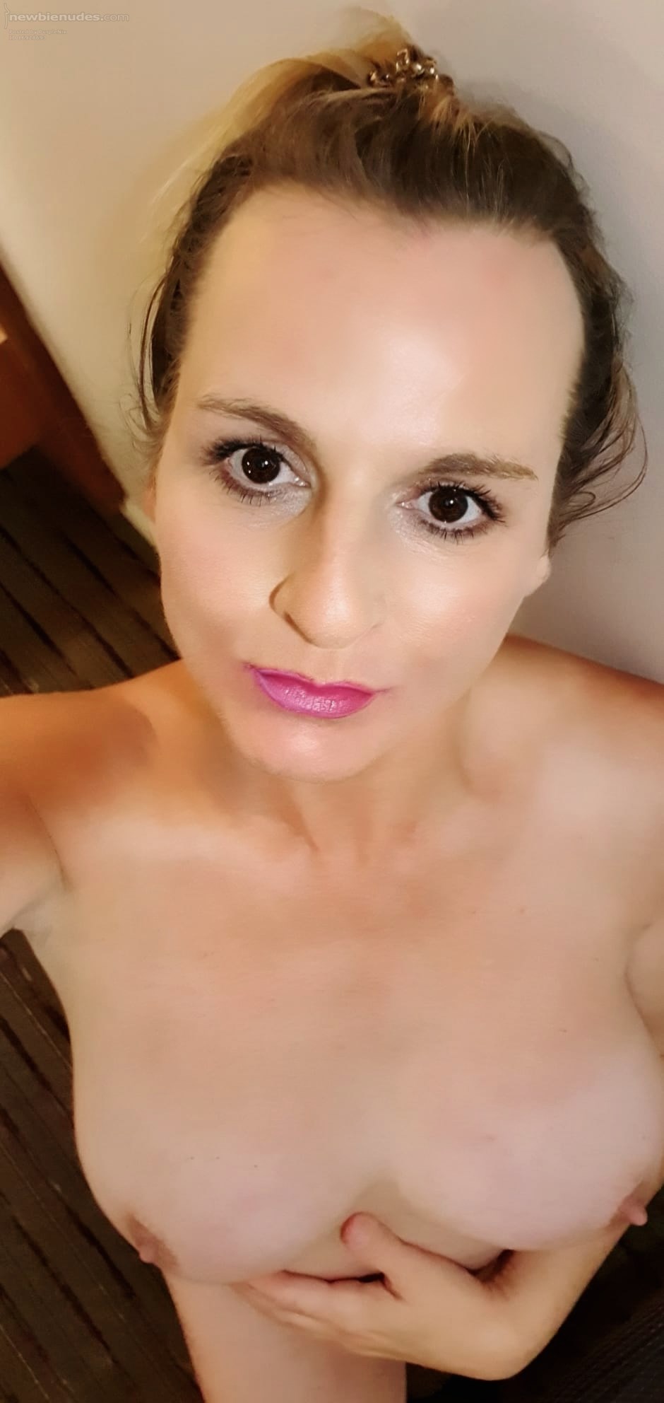 Look at them, very erect nipples.. This chick is clearly very pleased to see you....hehe xxxx