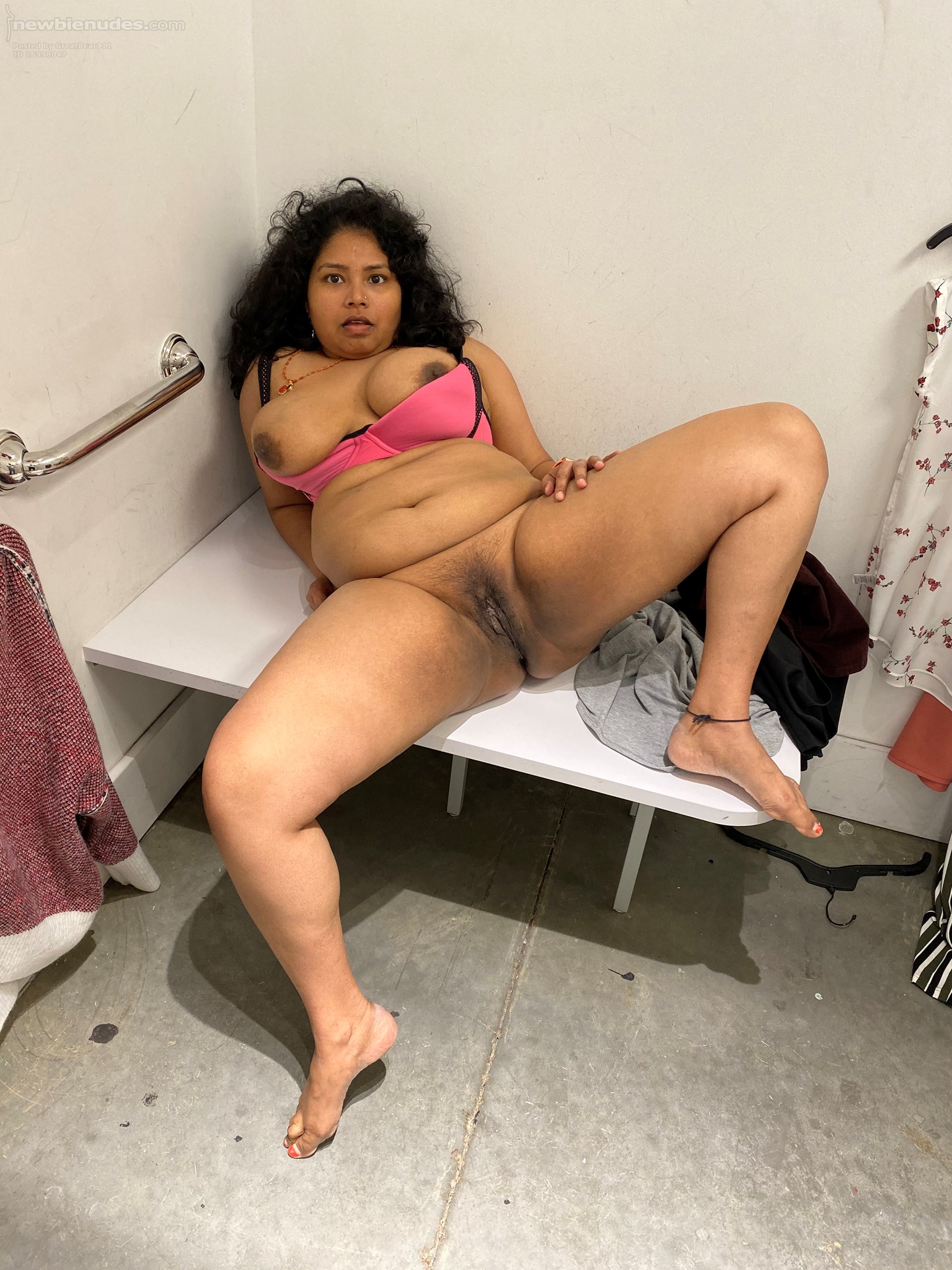 posing for the audience before a quick fuck in the dressing room. the fellow next to us loved her smell........