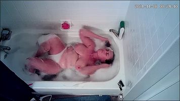 Sonja in the bath and shaving her pussy for you again, as requested there i...