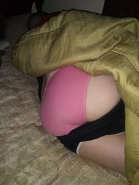 wife on bed showing ass