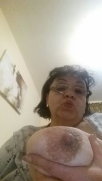 found some selfies she send me...