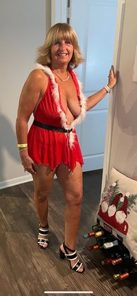 Santa’s loves big tits !!
