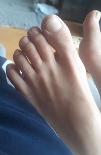 Bianca's sexy natural toes