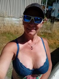 Wife likes to show off her tits so she took her shirt off at a friend's hou...