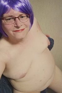 Fat slut loves to present her fuck body to everyone.