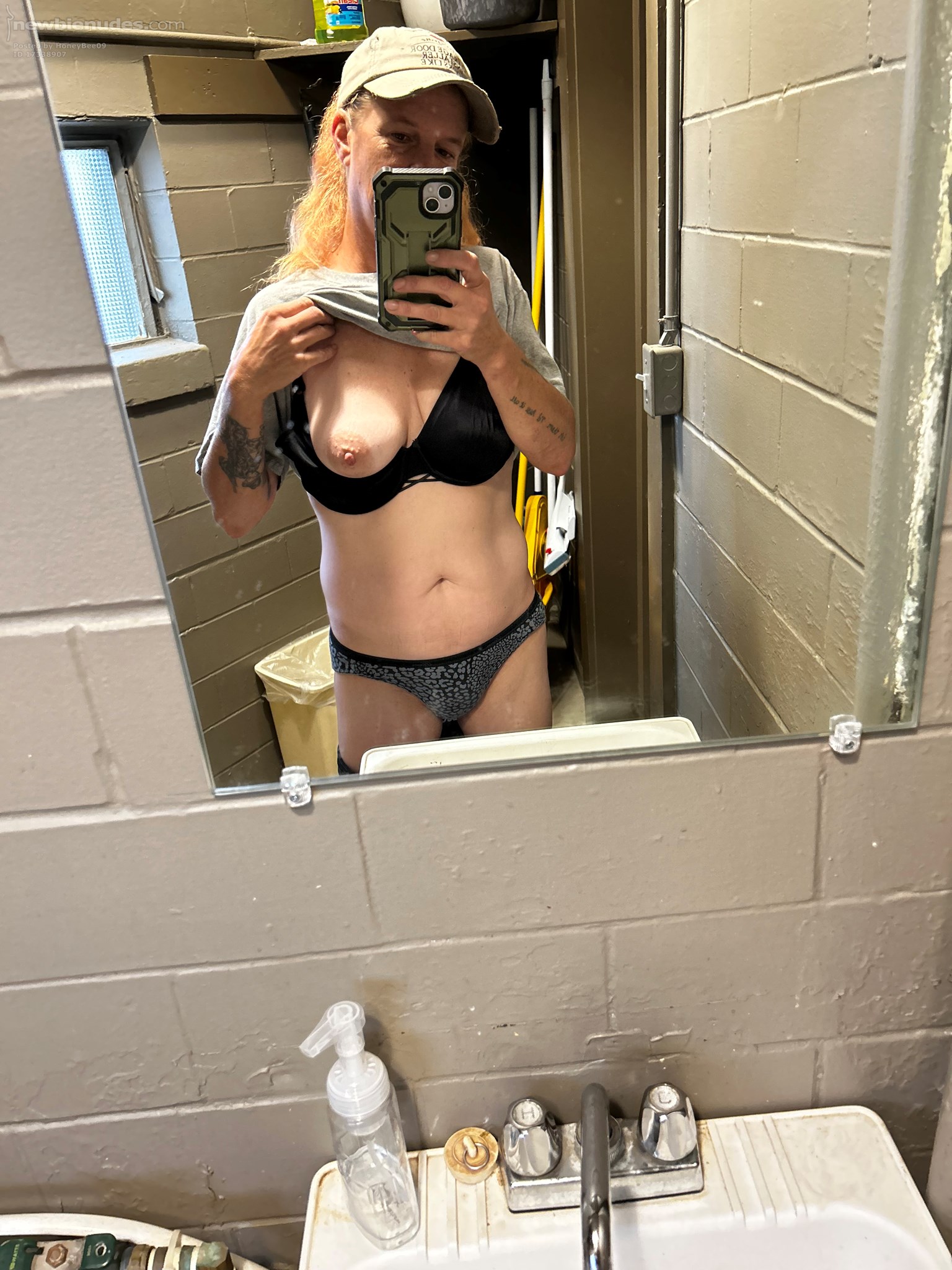 I love taking pictures at work to tease my L….B..