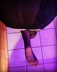 Hose, skirt and sole... Sexy? Vous aimez?