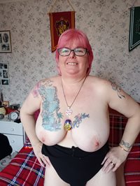 A couple of topless photo's from the other day. Hope you all enjoy them.
