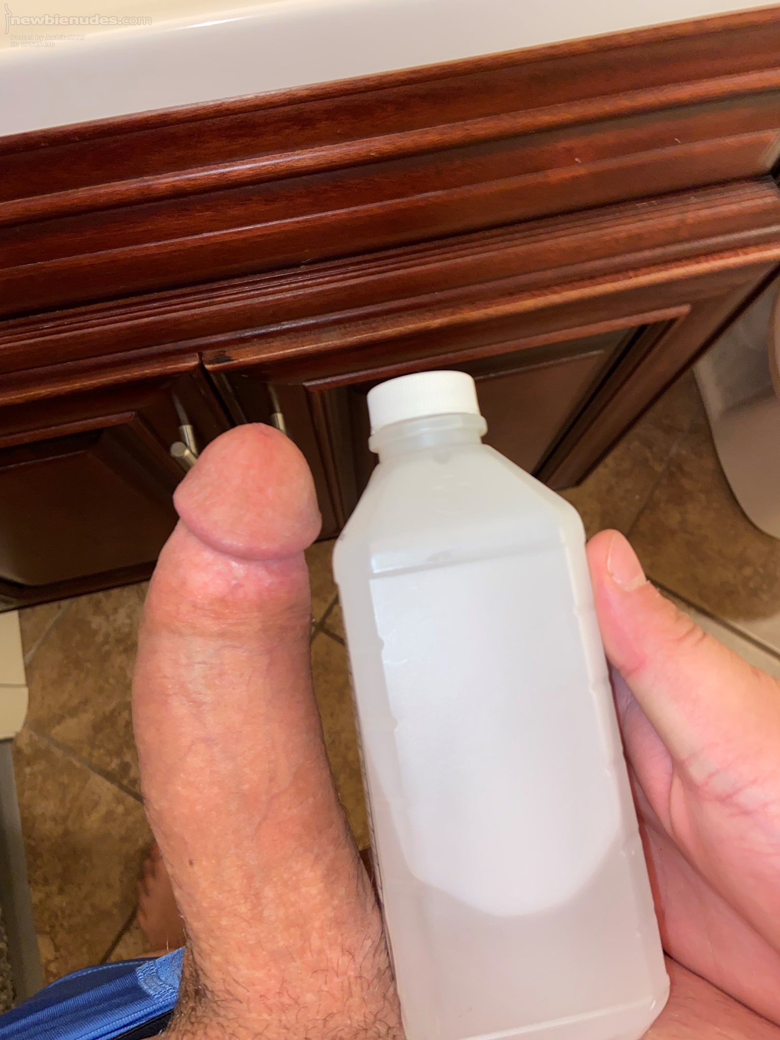 Who wants this thick cock?👀