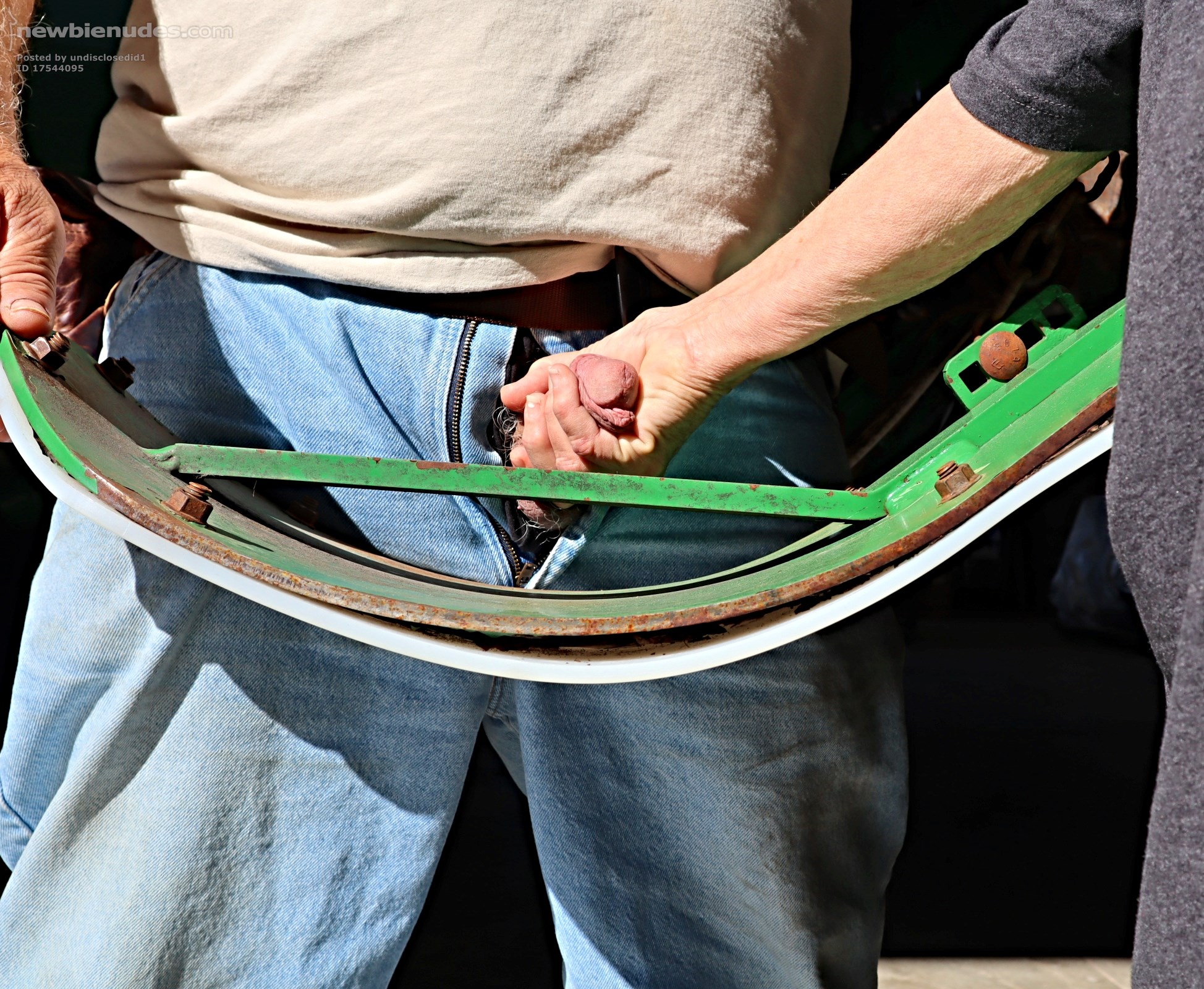 mrsU is always willing to give a hand at the farm.... 😉