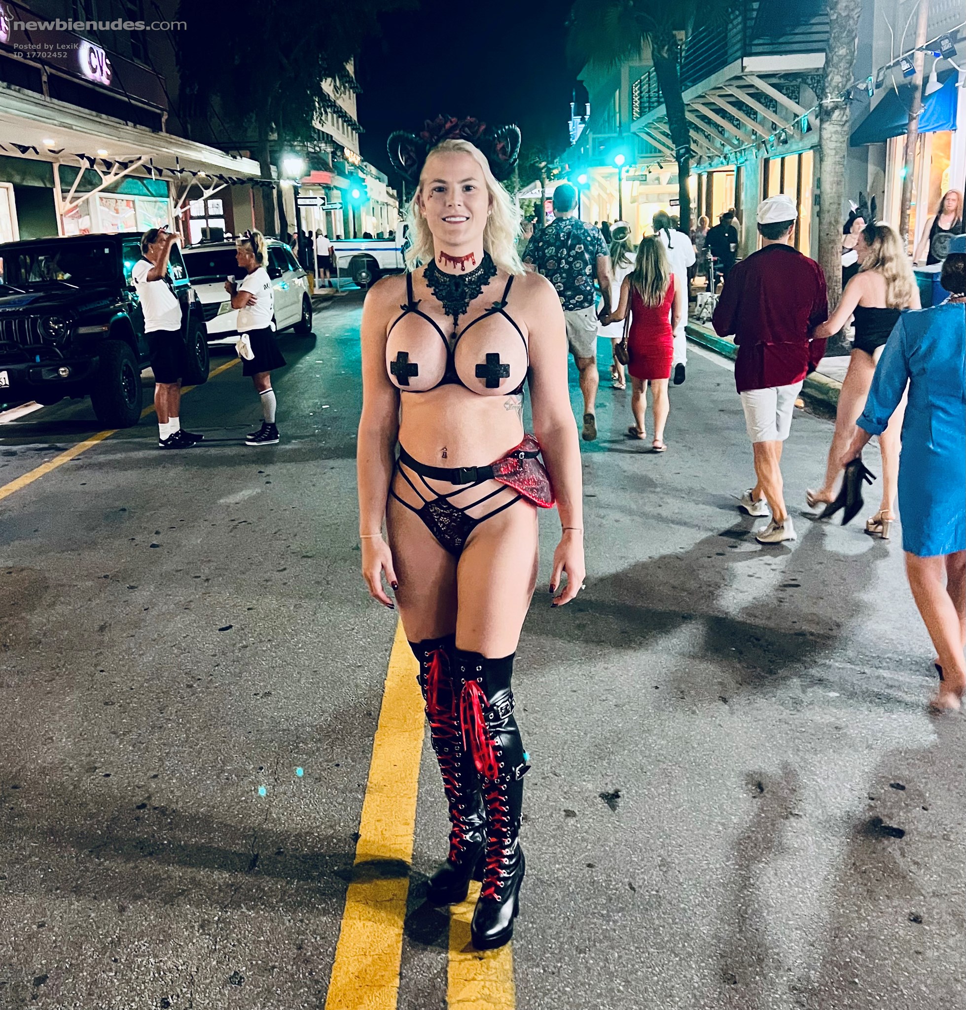 LexiKat - The MILF Goddess in her native habitat