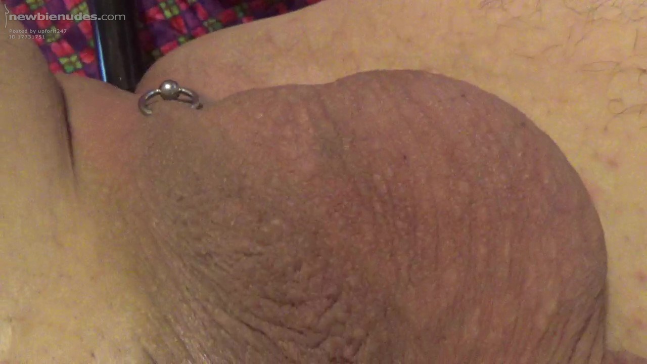 Smooth sac and glimpse of piercing