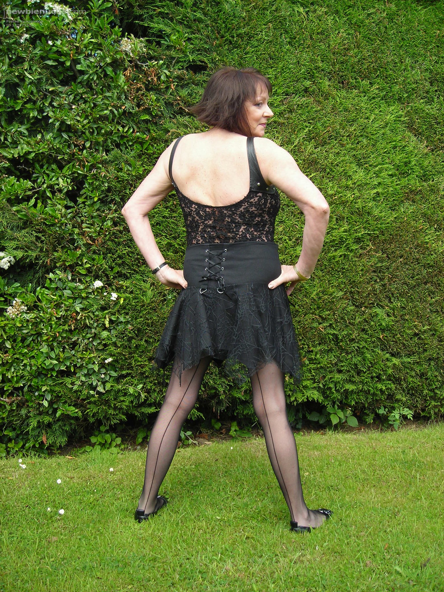 showing outfit in garden