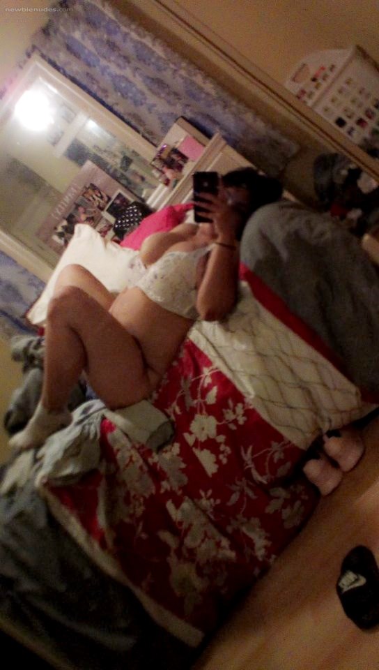 Finger fuccing my slut ass