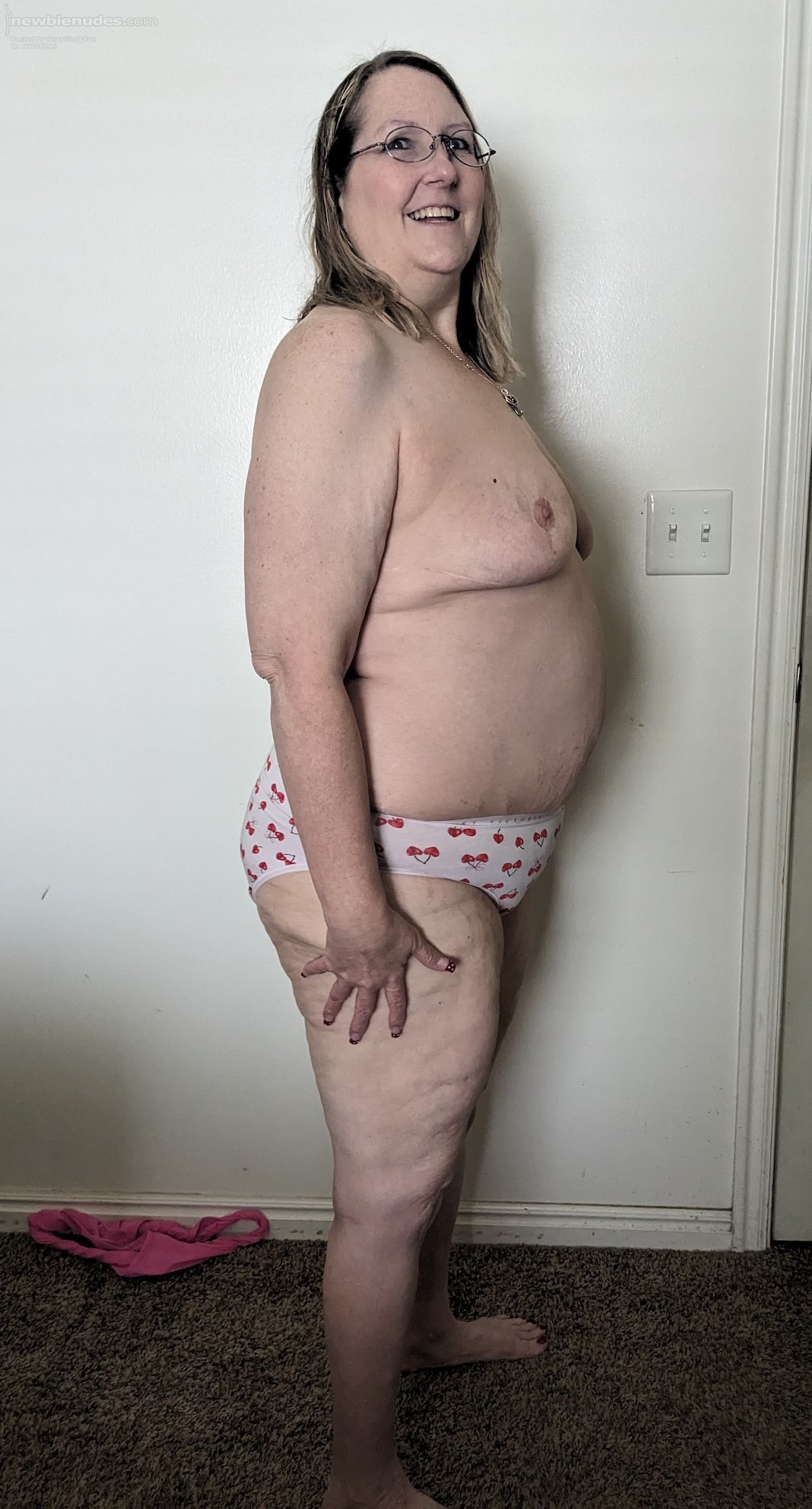 Side-view showing my big belly ;)