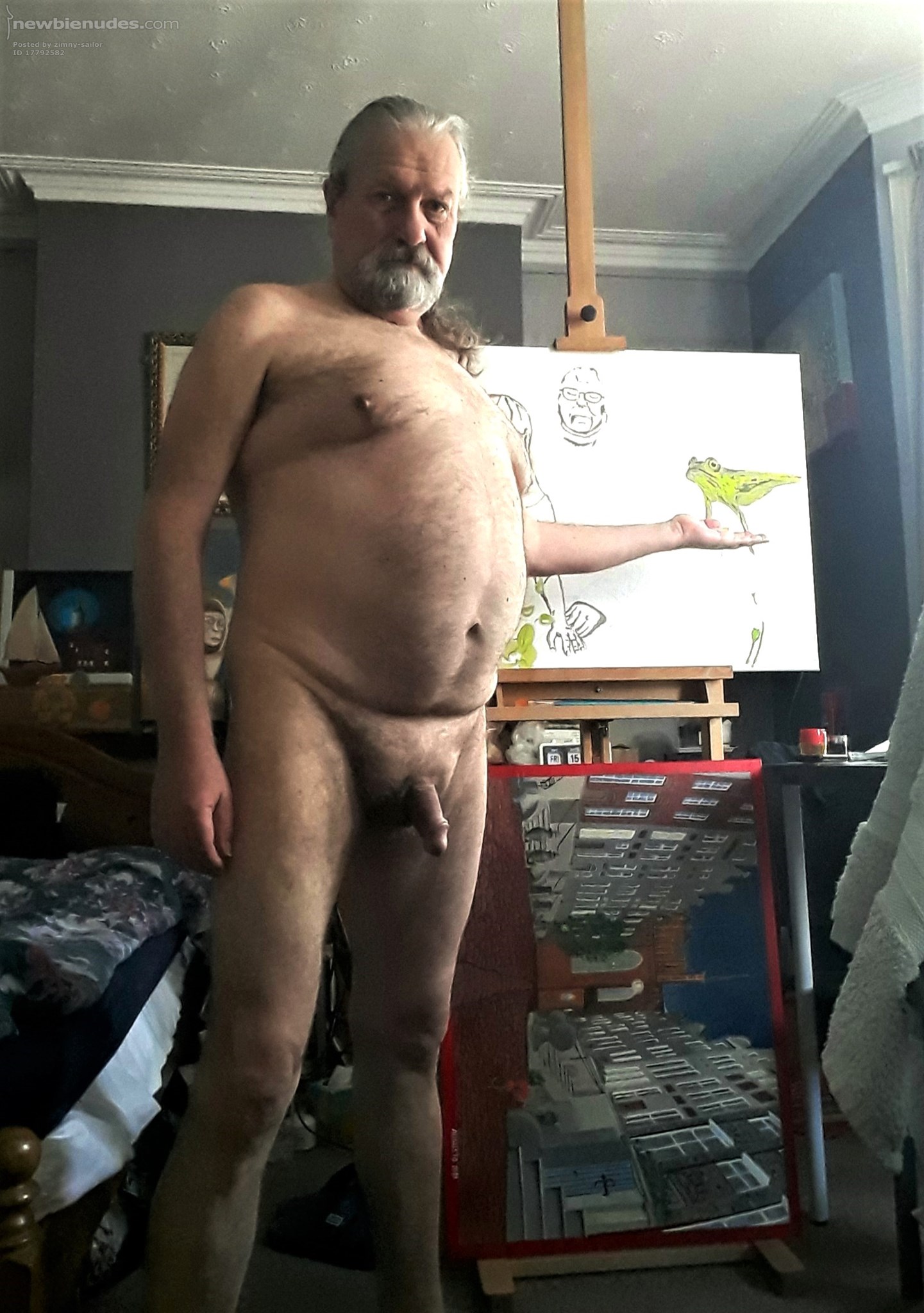 looking model to painting