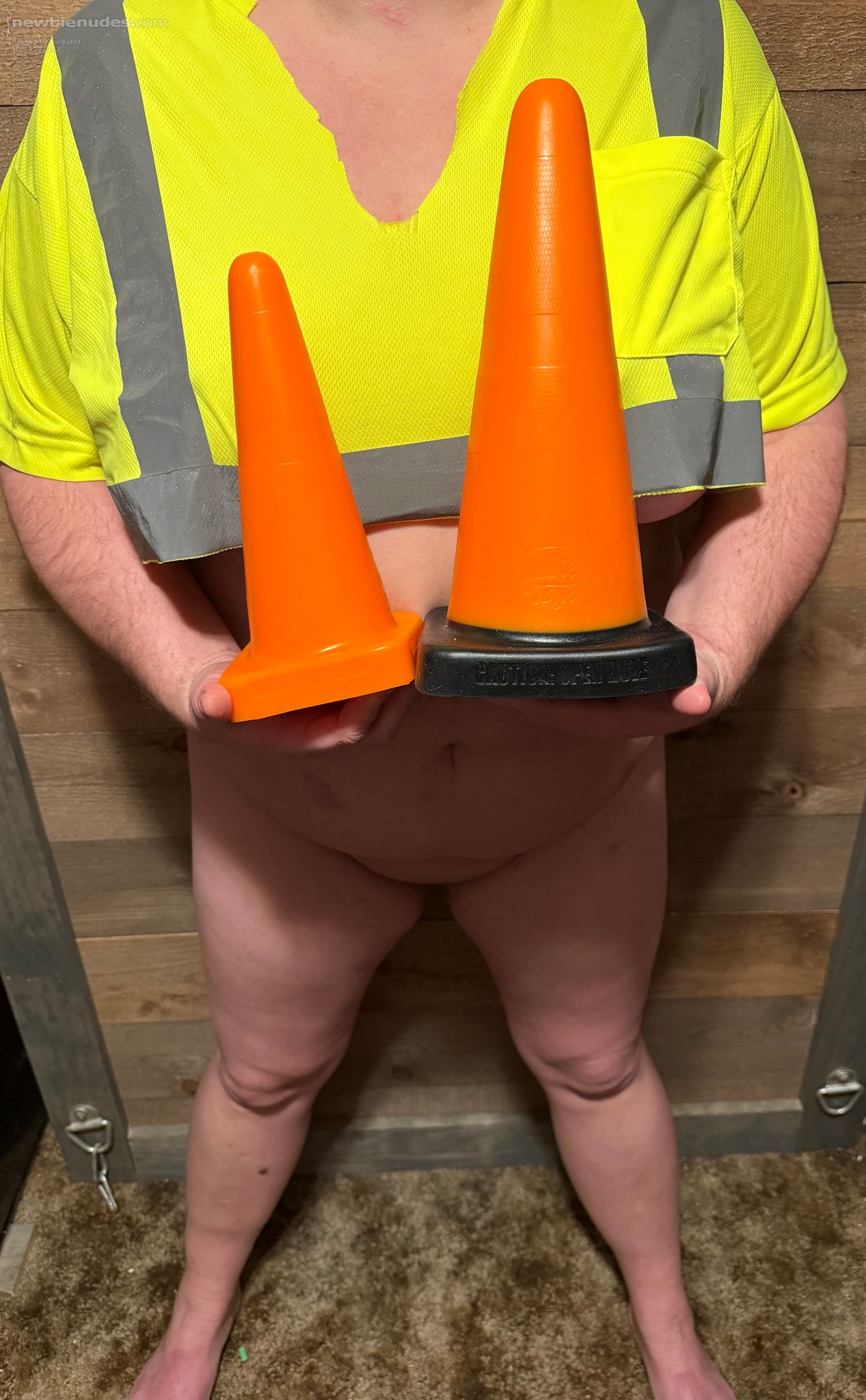 My first cone size small and my new XL cone. With a peak of Underboob. Gott...