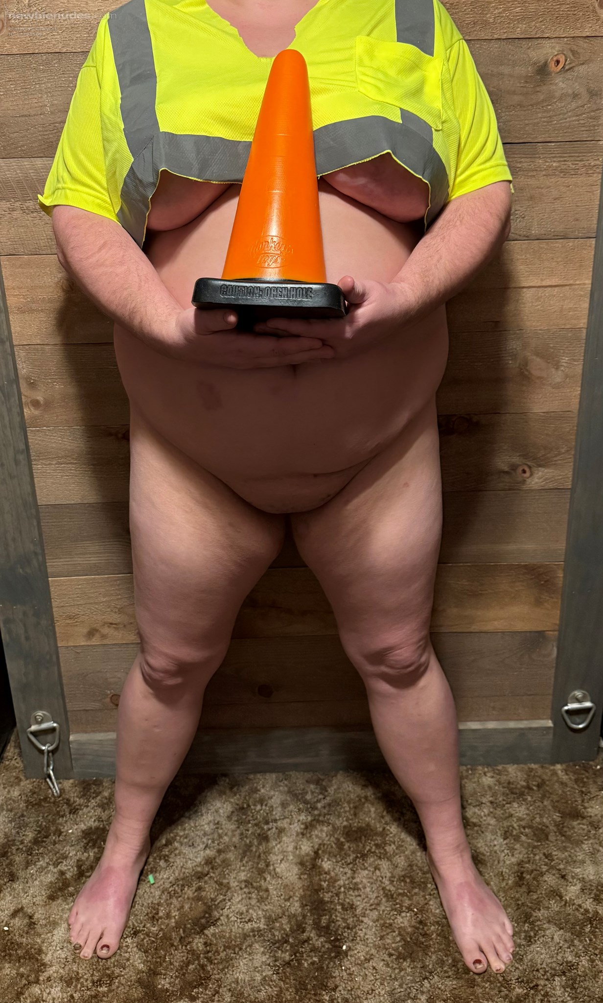 Hi viz on, Underboob peaking, pussy showing, getting ready for pussy constr...